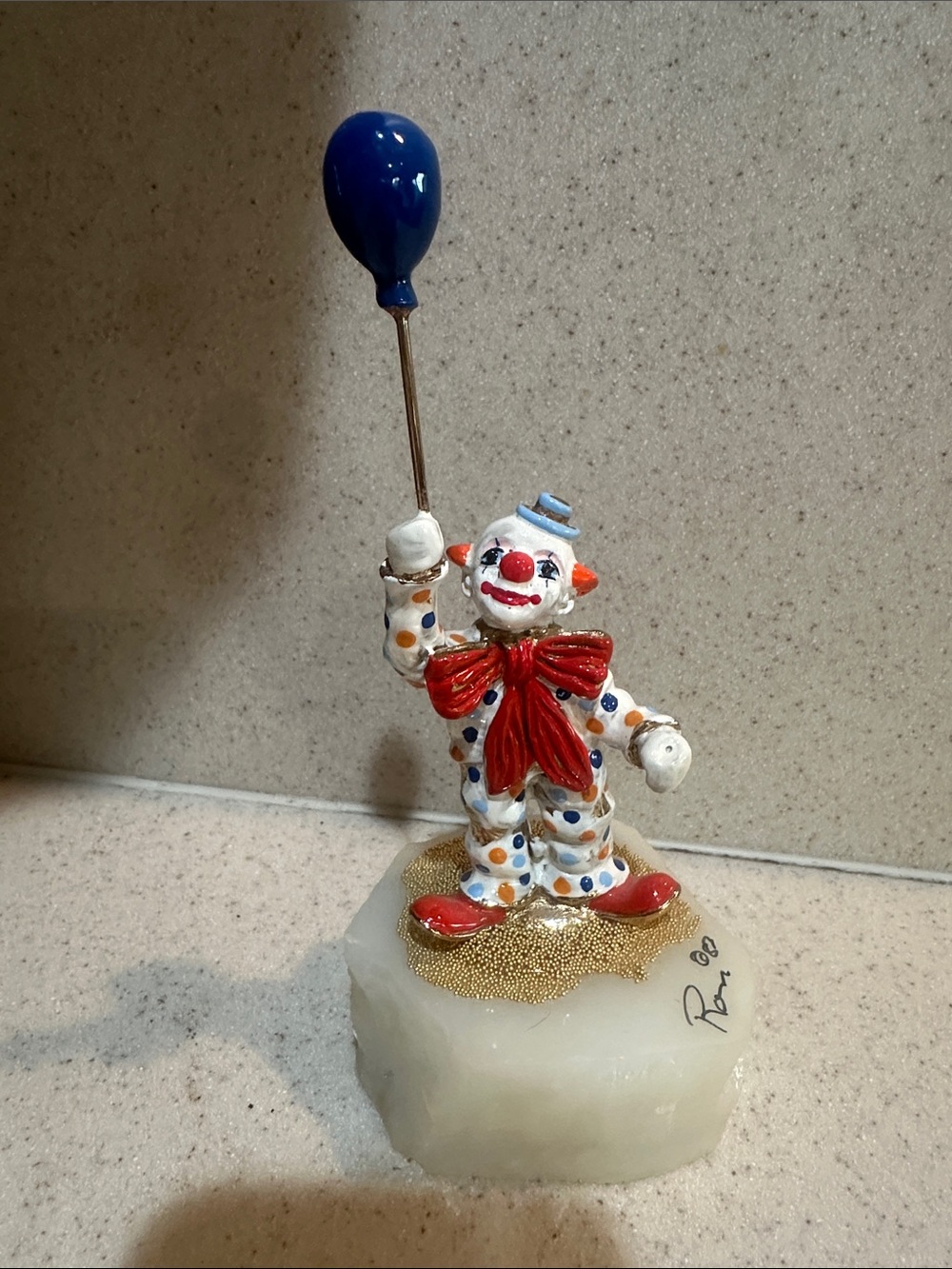 Ron Lee vintage ‘00  clown holding a blue balloon hand painted onyx base signed